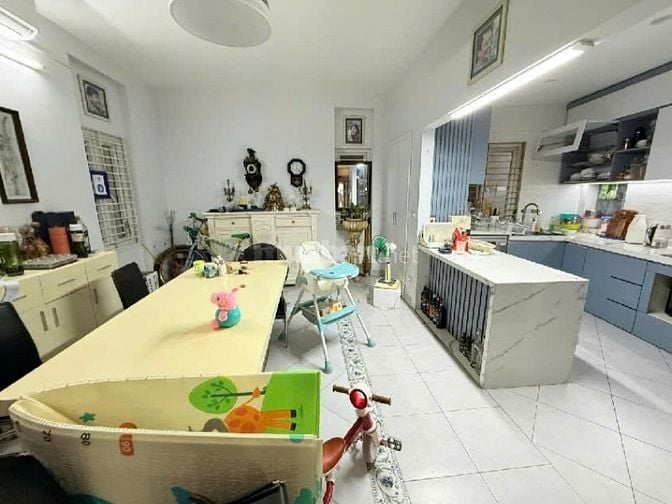 Bán nhà biệt thự phố Võ Thị Sáu, DT 110 m2, MT 8 m, sát hồ