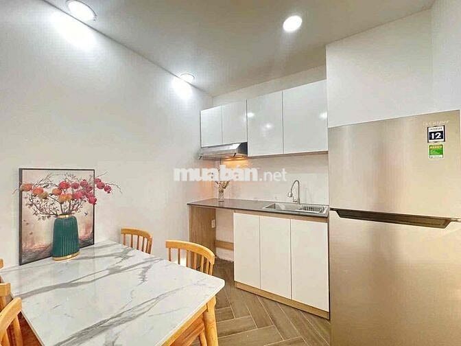 Studio cửa sổ trời – 2 Phòng Ngủ, 1 Phòng Khách – full nội thất, gần Đ