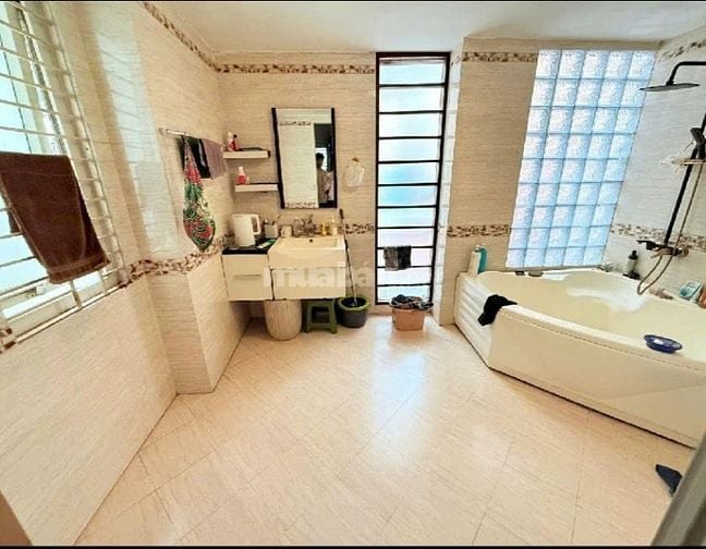 Bán nhà biệt thự phố Võ Thị Sáu, DT 110 m2, MT 8 m, sát hồ