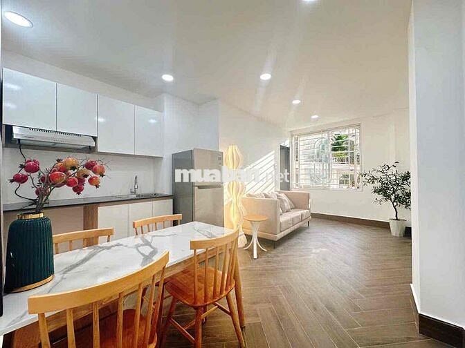 Studio cửa sổ trời – 2 Phòng Ngủ, 1 Phòng Khách – full nội thất, gần Đ