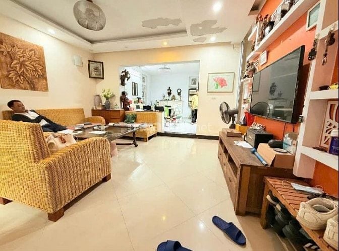 Bán nhà biệt thự phố Võ Thị Sáu, DT 110 m2, MT 8 m, sát hồ