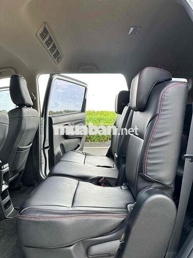 Suzuki XL 7 2023 thuần xăng bảo dưỡng rẻ đi ít.