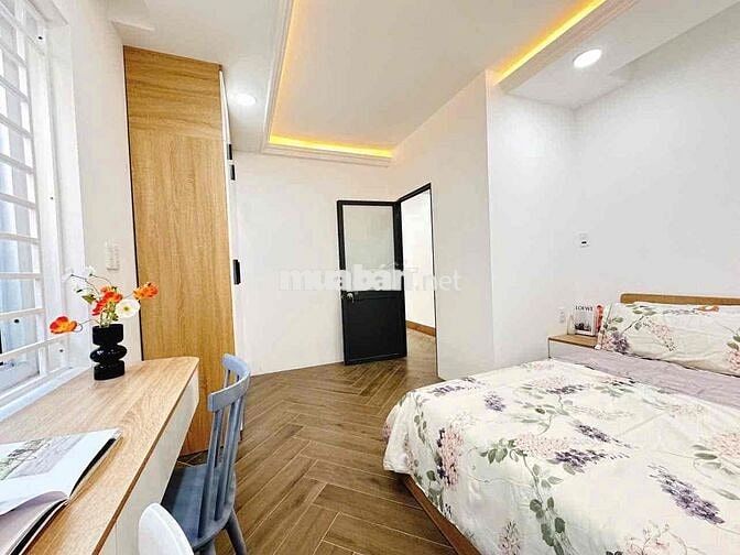 Studio cửa sổ trời – 2 Phòng Ngủ, 1 Phòng Khách – full nội thất, gần Đ
