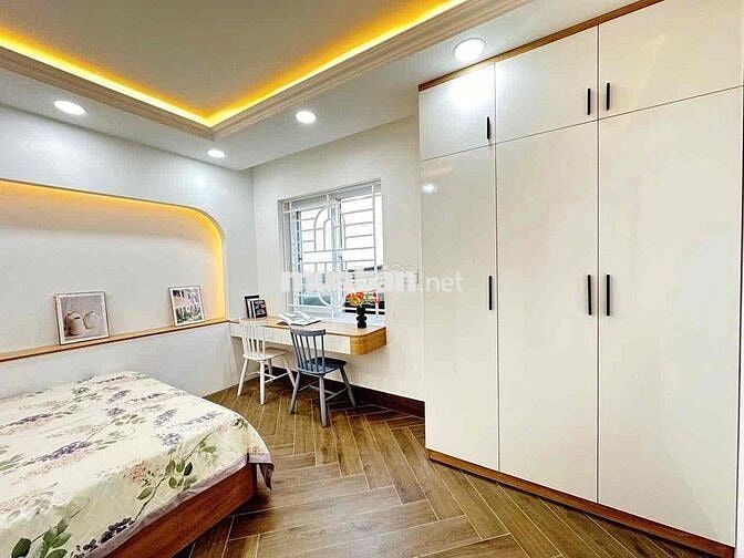 Studio cửa sổ trời – 2 Phòng Ngủ, 1 Phòng Khách – full nội thất, gần Đ
