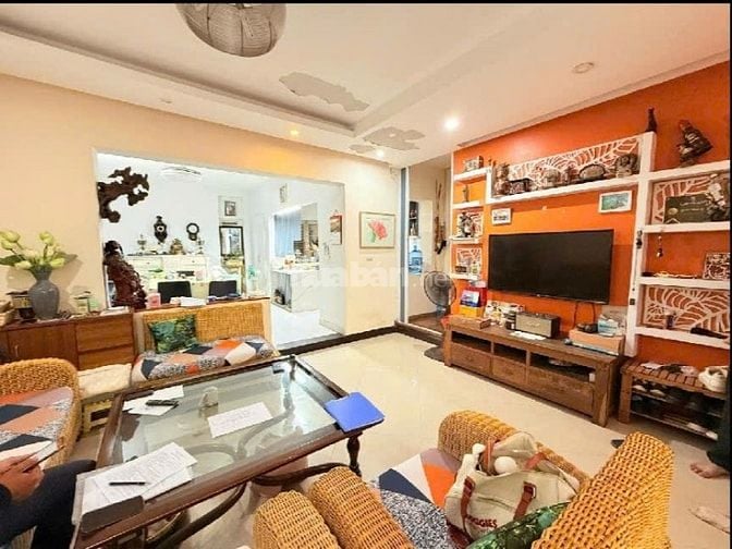 Bán nhà biệt thự phố Võ Thị Sáu, DT 110 m2, MT 8 m, sát hồ