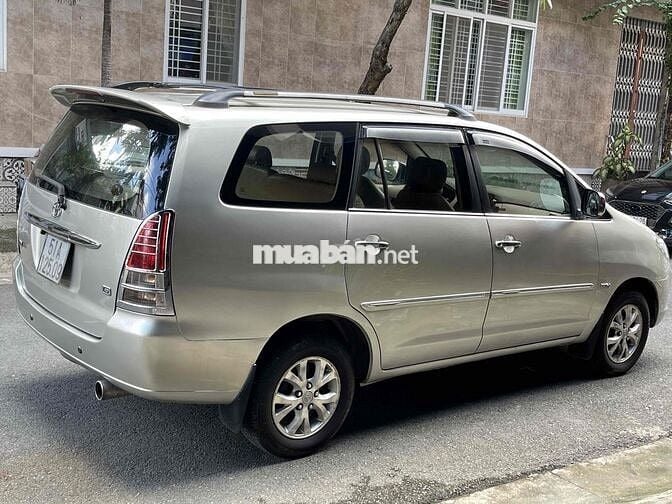 Toyota Innova 2006 G - 1212 km