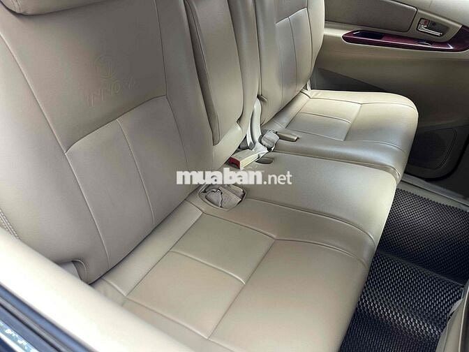 Toyota Innova 2006 G - 1212 km