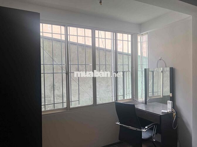 phòng cửa sổ 30m2 đường Nguyễn Văn Cừ, Q.5