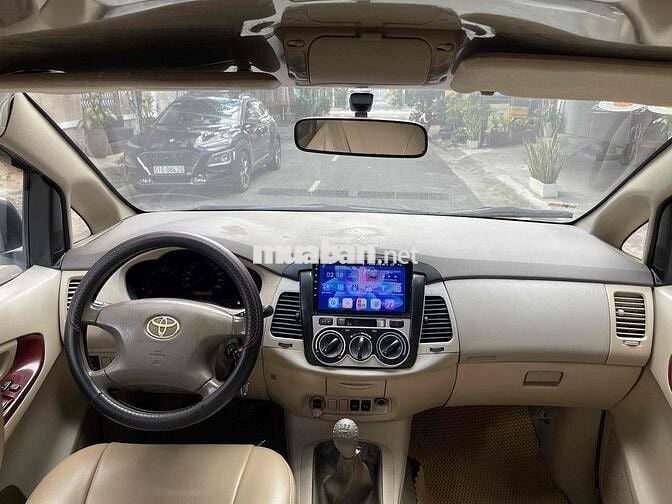 Toyota Innova 2006 G - 1212 km