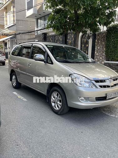 Toyota Innova 2006 G - 1212 km
