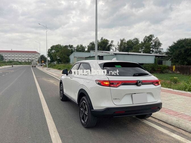 Honda HR-V G Trắng đời 2024 - chuẩn 28.000 km