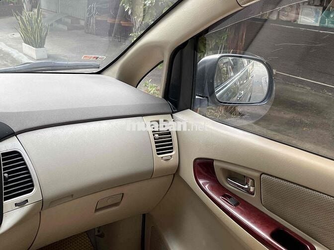 Toyota Innova 2006 G - 1212 km