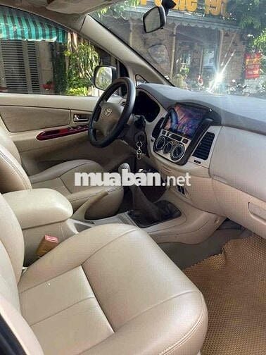 Toyota Innova 2006 G - 1212 km