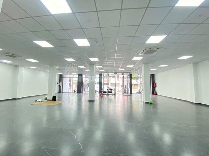 Cho thuê tòa nhà Văn Phòng Mới xây xong Mặt tiền đường Cao Thắng Q3