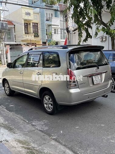 Toyota Innova 2006 G - 1212 km