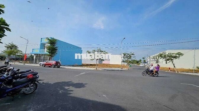 CHÍNH CHỦ CẦN TIỀN TRÃ NỢ cần ra miếng đất kế chợ. giá 350tr.sổ sẳn