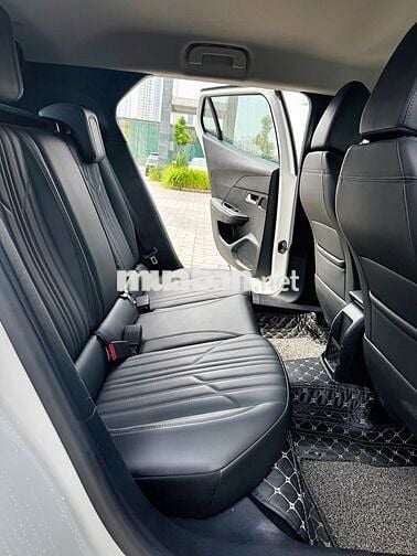 Peugeot 2008 màu trắng, sản xuất 2022
