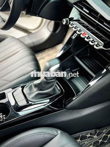 Peugeot 2008 màu trắng, sản xuất 2022