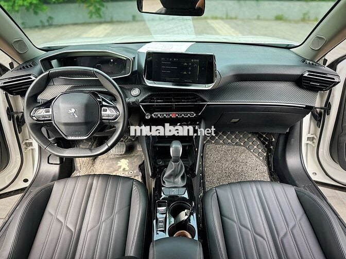 Peugeot 2008 màu trắng, sản xuất 2022
