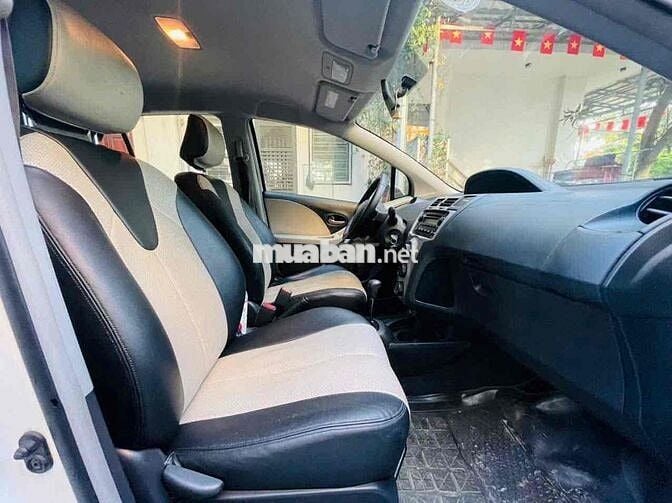 Toyota Yaris 2010 1.3 AT - 15000 km