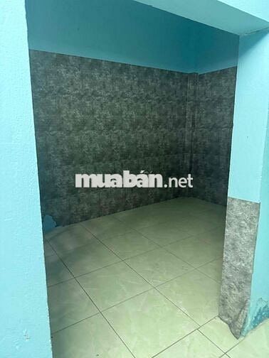 Cho thuê nhà xưởng 12tr/th Dt;8x25 ( có pn kín , bếp) Thuận tiện chứa