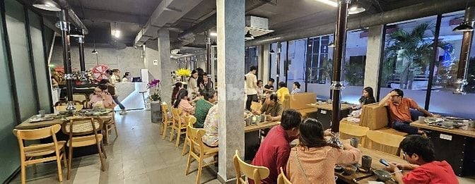 Cho thuê nhà Mặt tiền Nguyễn Gia Trí. DT 8,5x22m. Trệt 2L Giá 150tr