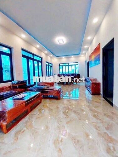 Căn nhà vườn villa đẹp sang.Dt 195,4m thổ+vườn.giá 2tỷ290 mặt tiềnnhựa