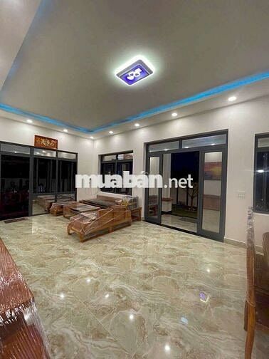 Căn nhà vườn villa đẹp sang.Dt 195,4m thổ+vườn.giá 2tỷ290 mặt tiềnnhựa