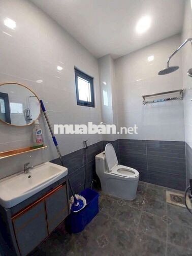 Căn nhà vườn villa đẹp sang.Dt 195,4m thổ+vườn.giá 2tỷ290 mặt tiềnnhựa