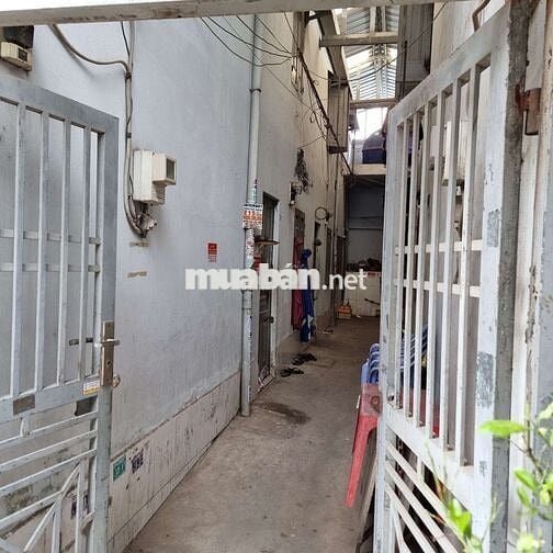 Phòng gác đúc suốt, mái cách nhiệt, an ninh.