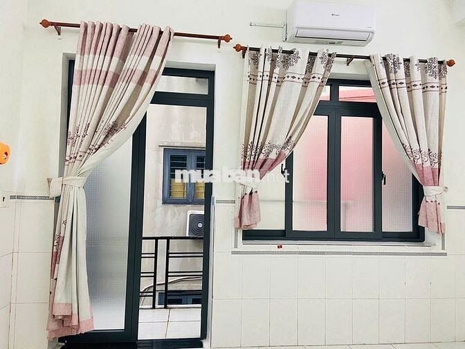 PHÒNG MỚI CÓ BAN CÔNG, MÁY LẠNH-GẦN CHỢ BÀ CHIỂU 25M2