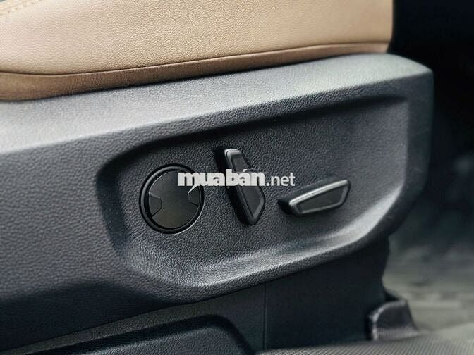 Ford Everest 2022 Titanium 2.0L AT 4x2 - Form Mới