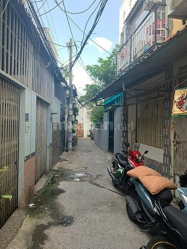 kẹt tiền bán hai căn liền kề, thuận tiện cho gia đình đông người