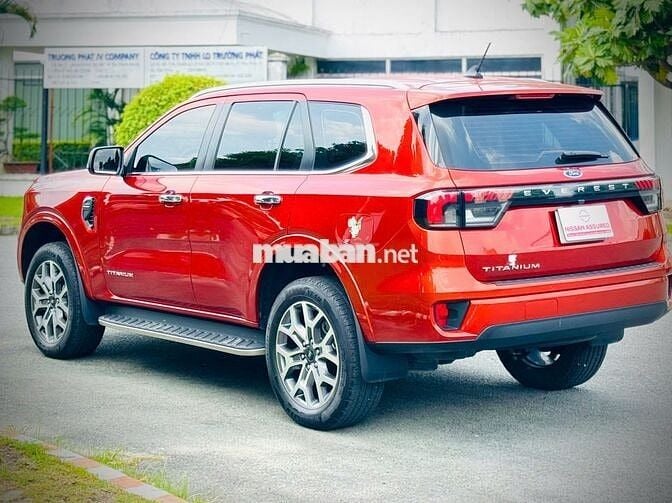 Ford Everest 2022 Titanium 2.0L AT 4x2 - Form Mới