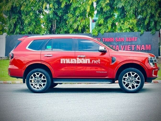 Ford Everest 2022 Titanium 2.0L AT 4x2 - Form Mới