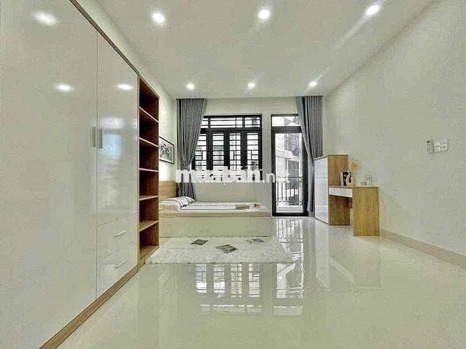 Phòng mới Ban Công cửa sổ 40m Hoàng Hoa Thám Full nội thất.