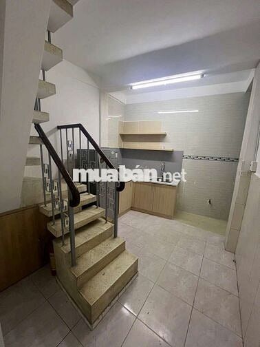 NHÀ CHO THUÊ Q3 GIÁ RẺ 4PN 2WC GIÁP Q1, Q10