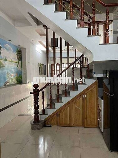 Cho thuê nhà đầy đủ nội thất gần ngã tư Chiêu Liêu