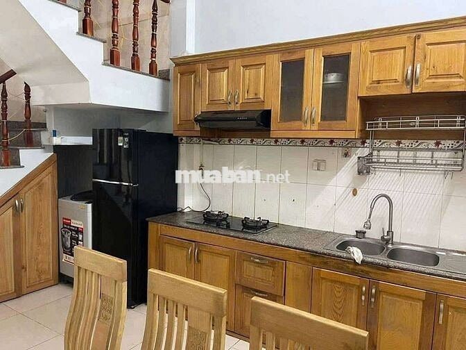Cho thuê nhà đầy đủ nội thất gần ngã tư Chiêu Liêu