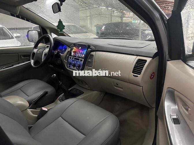 Toyota Innova 2014 J - 79 km