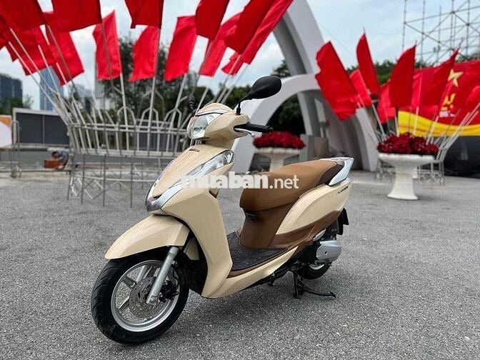 LEAD 125 mầu vàng kem xe cực kỳ mới