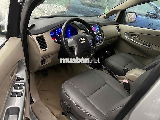 Toyota Innova 2014 J - 79 km