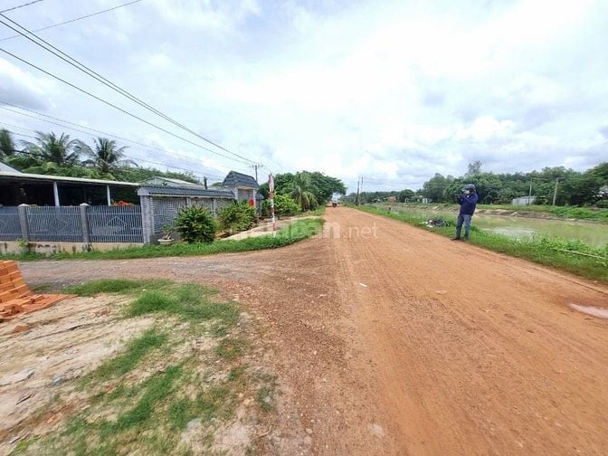 2400m2 có thổ cư, có nhà. 52m mặt tiền. Ngay KCN. 5,05 tỷ 