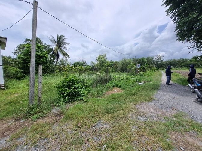 2400m2 có thổ cư, có nhà. 52m mặt tiền. Ngay KCN. 5,05 tỷ 
