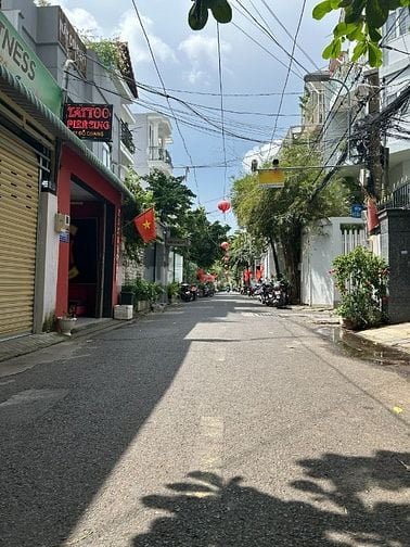Bán nhà 17 tỷ mặt tiền đường Đỗ Quang - P. Thảo Điền Quận 2 ****
