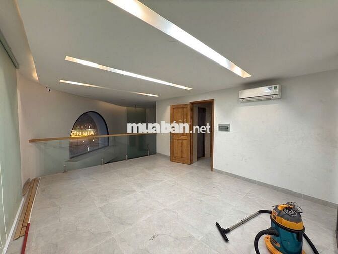CHo thuê nhà căn góc 2 mặt tiền đường Nguyễn xuân khoát 8,5x12,5m 1L
