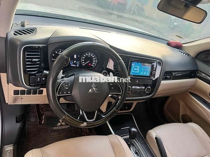 Mitsubishi Outlander 2018 2.0 CVT Premium siêu đep