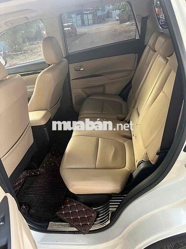 Mitsubishi Outlander 2018 2.0 CVT Premium siêu đep
