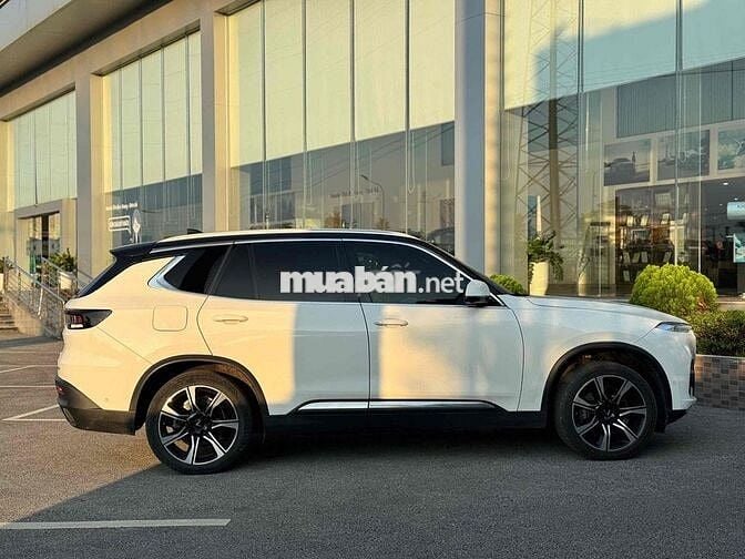 VinFast Lux SA2.0 2020 Premium 2.0 AT - 50000 km