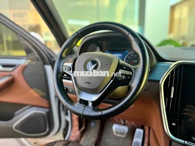VinFast Lux SA2.0 2020 Premium 2.0 AT - 50000 km